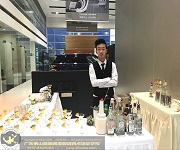 【佛山展翅調酒咖啡西點培訓學?！?017年3月17日佛山慶豐路暢捷豹路虎4S店邀請韋杰花式調酒演出節目嘉賓！