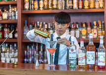 【佛山展翅調(diào)酒咖啡西點(diǎn)培訓(xùn)學(xué)?！空{(diào)酒師陳浩